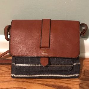 In perfect condition Fossil crossbody!!